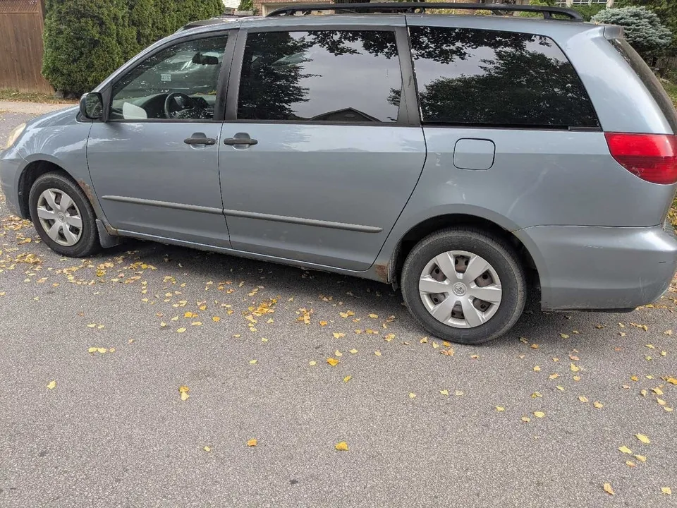 Toyota Sienna 2004 photo 2