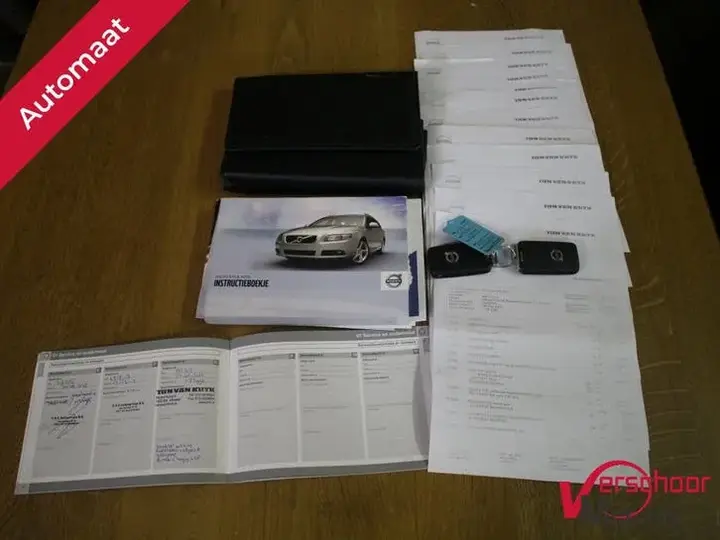 Volvo V70 2012 photo 2