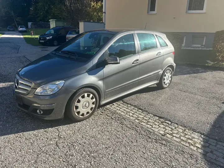 Mercedes-Benz B-Class 2009 photo 3