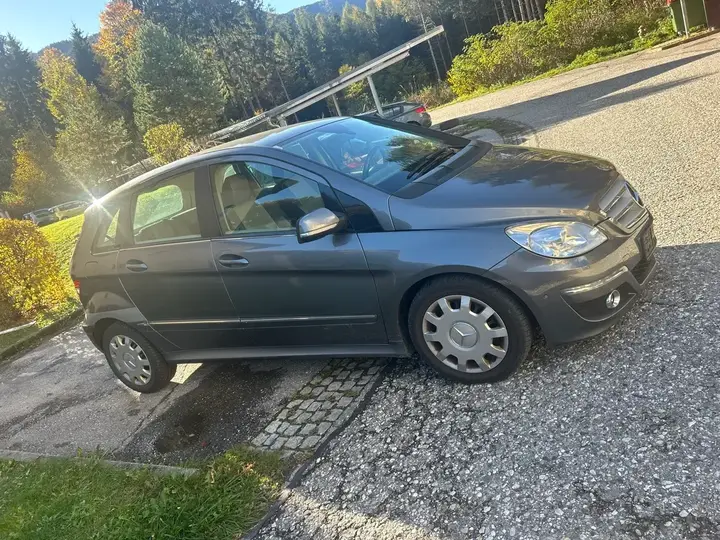 Mercedes-Benz B-Class 2009 photo 2