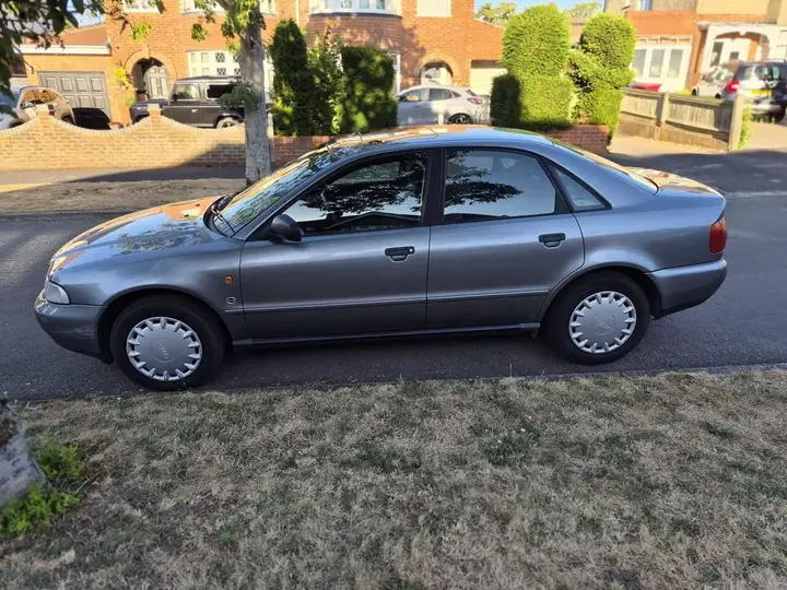 Audi A4 1996 photo 4