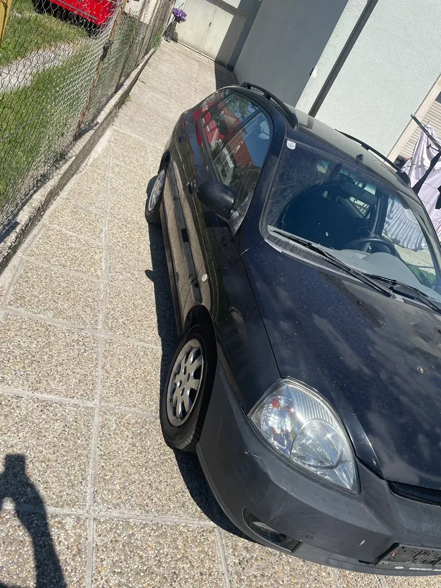 Kia Rio 2005 photo 3