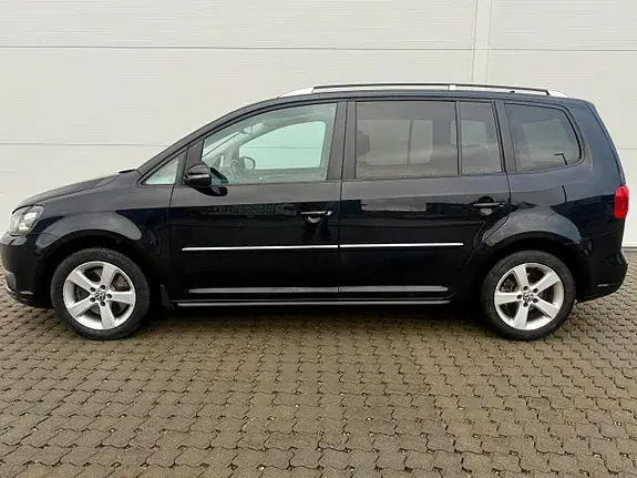 Volkswagen Touran 2012 photo 2
