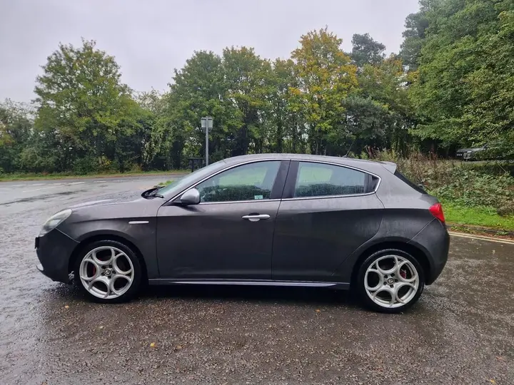 Alfa Romeo Giulietta 2011 photo 4