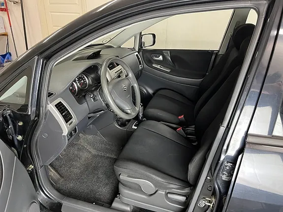 Suzuki Liana 2004 photo 5