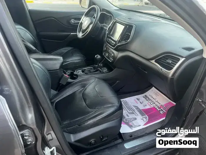 Jeep Cherokee 2019 photo 3