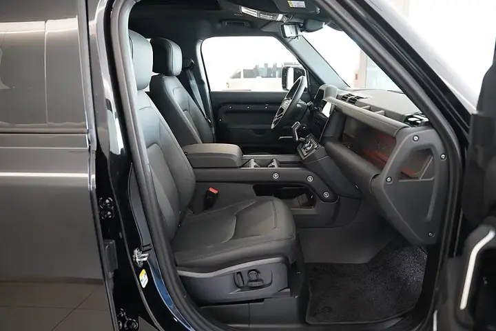 Land Rover Defender 2026 photo 3