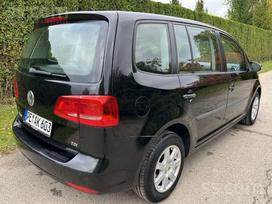 Volkswagen Touran 2011 photo 3