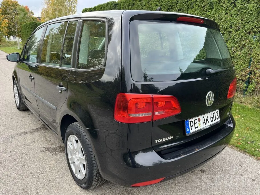 Volkswagen Touran 2011 photo 5