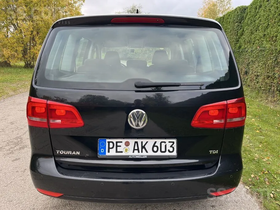 Volkswagen Touran 2011 photo 4