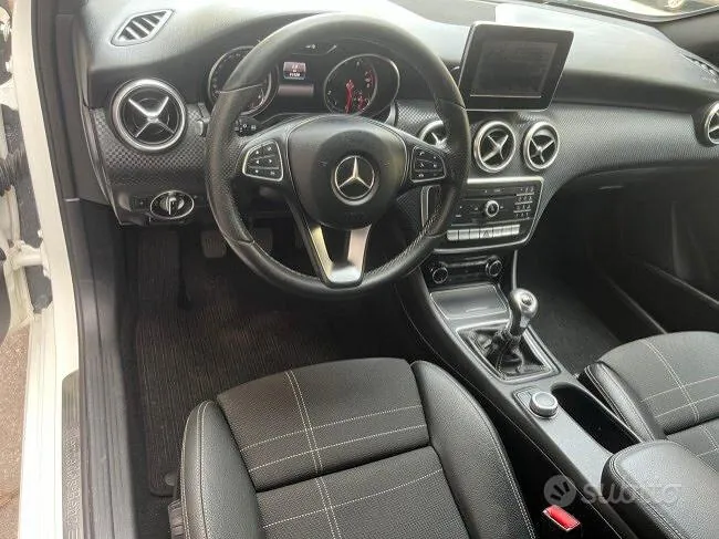 Mercedes-Benz A 180 2016 photo 4