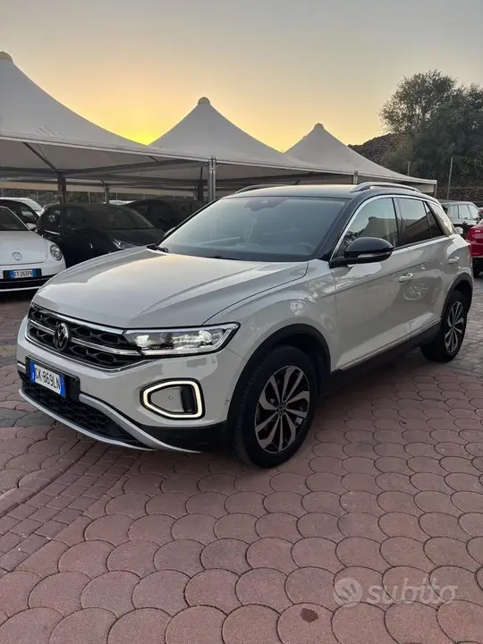 Volkswagen T-Roc 2022 photo 2
