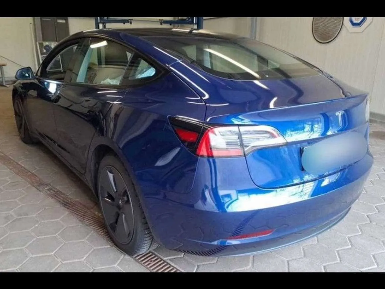 Tesla Model 3 2023 photo 3