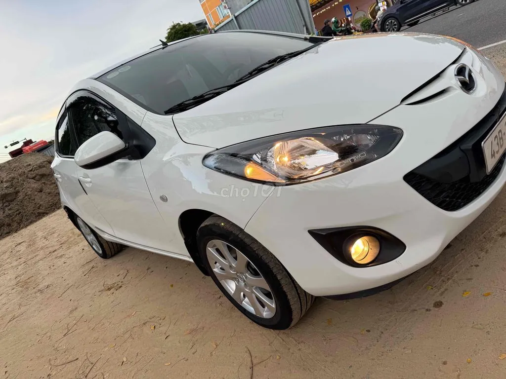 Mazda 2 2012 photo 4