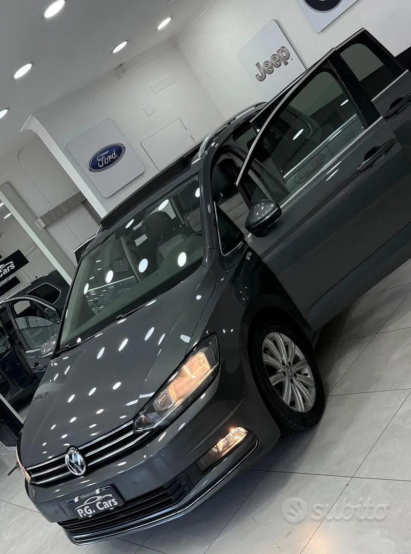 Volkswagen Touran 2018 photo 2