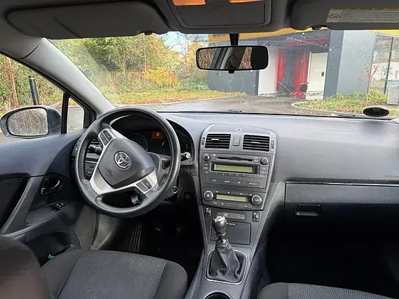 Toyota Avensis 2011 photo 5