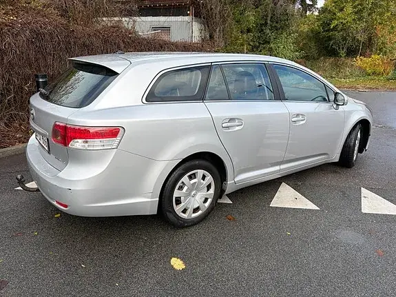 Toyota Avensis 2011 photo 3