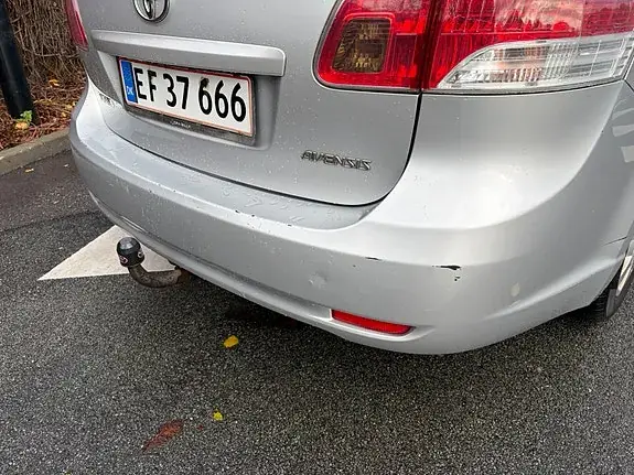 Toyota Avensis 2011 photo 4