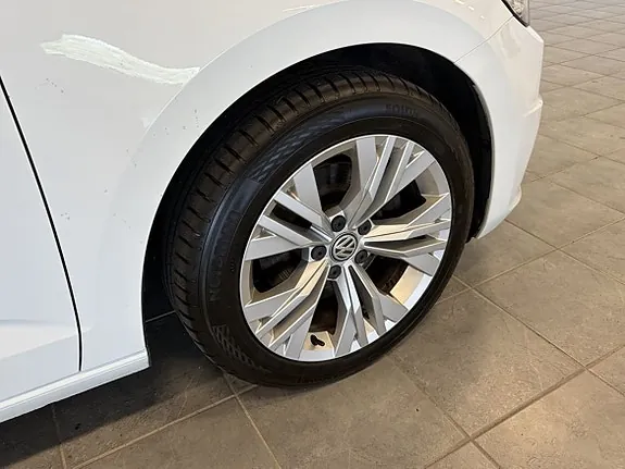 Volkswagen Touran 2017 photo 3
