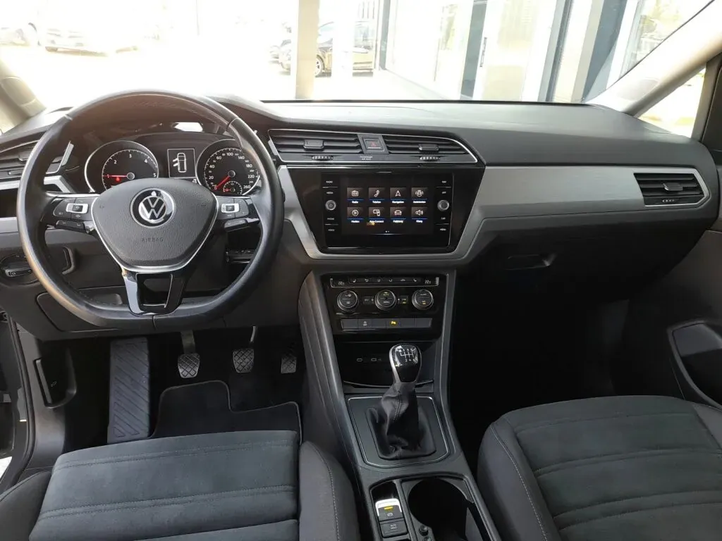 Volkswagen Touran 2022 photo 3