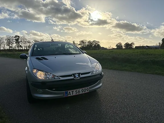 Peugeot 206 2001 photo 2