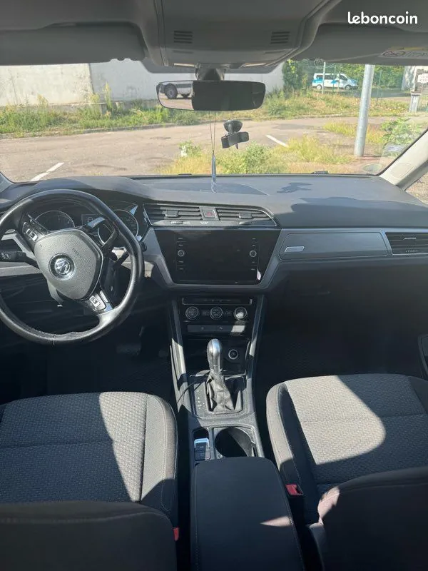 Volkswagen Touran 2019 photo 2