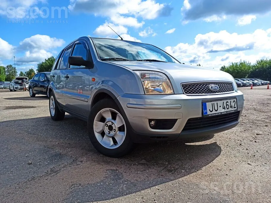 Ford Fusion 2004 photo 2