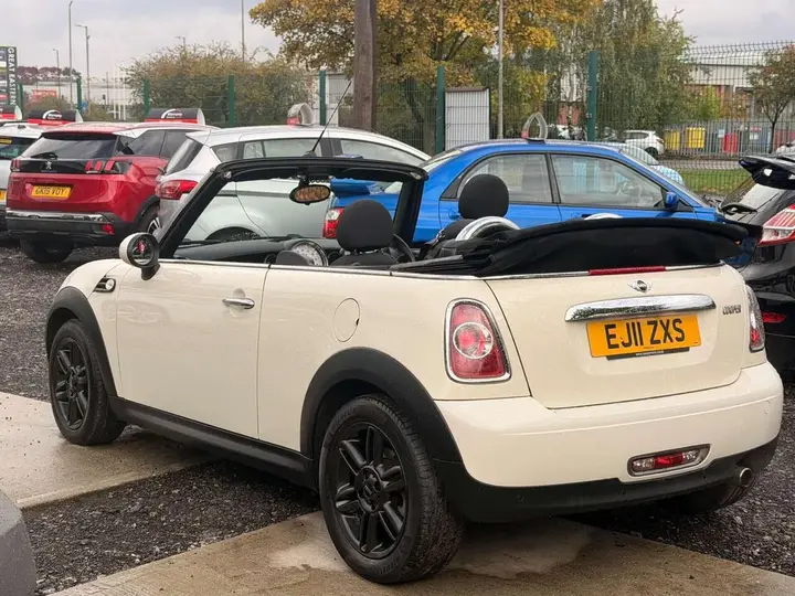Mini Convertible 2011 photo 3