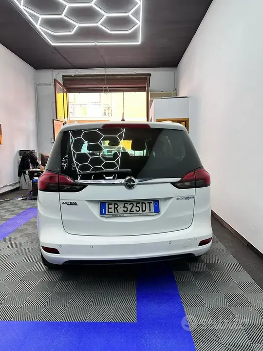 Opel Zafira 2013 photo 2