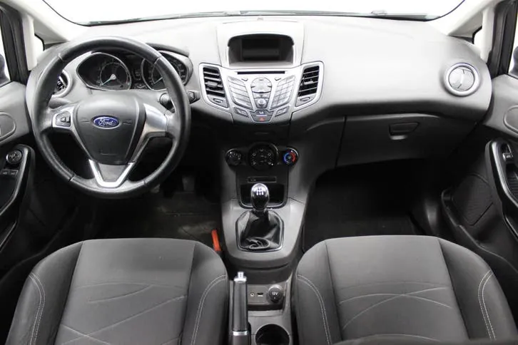 Ford Fiesta 2016 photo 2