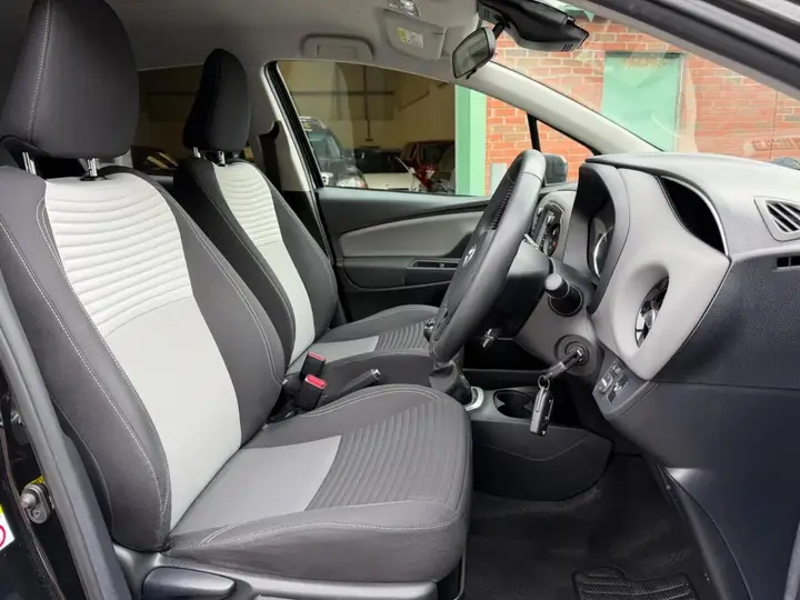 Toyota Yaris 2018 photo 3