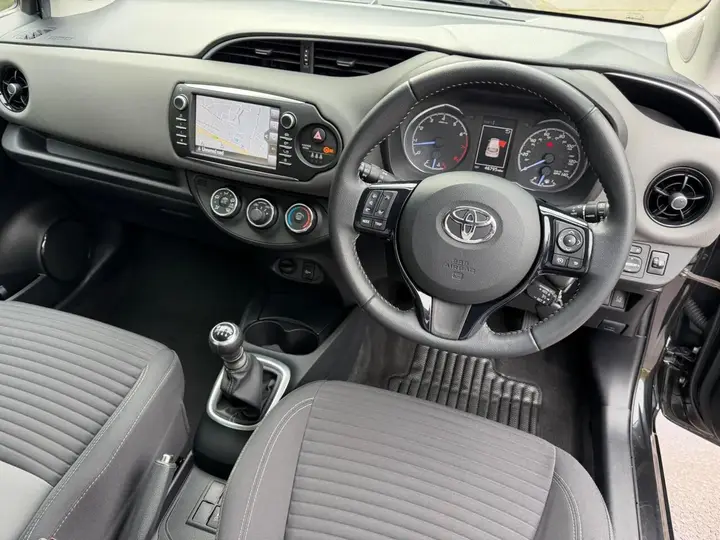 Toyota Yaris 2018 photo 2