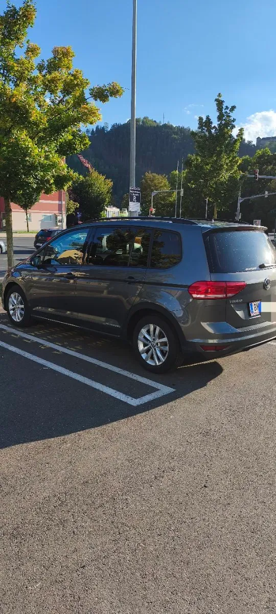 Volkswagen Touran 2018 photo 2