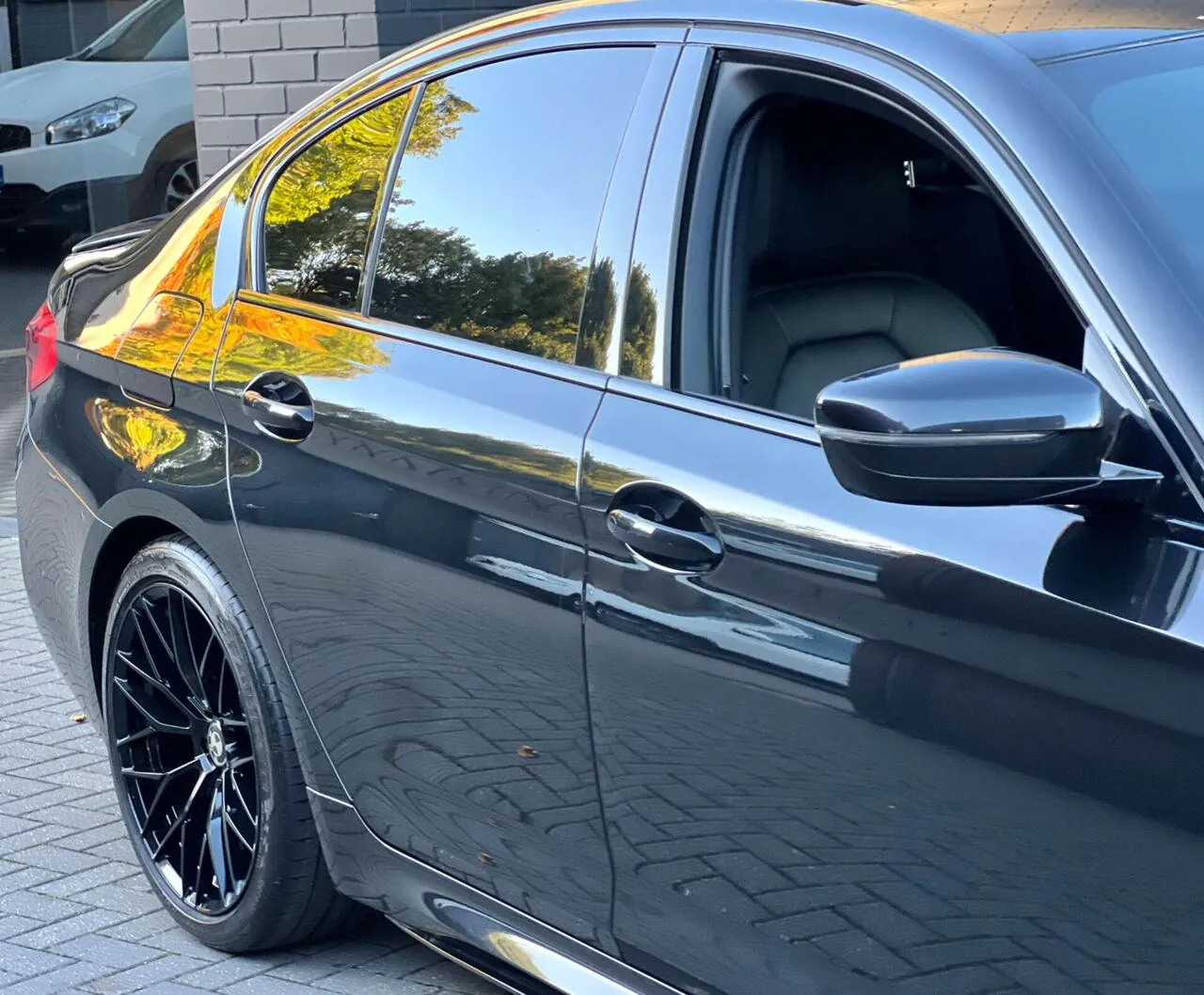 BMW 5 Series 2019 photo 5