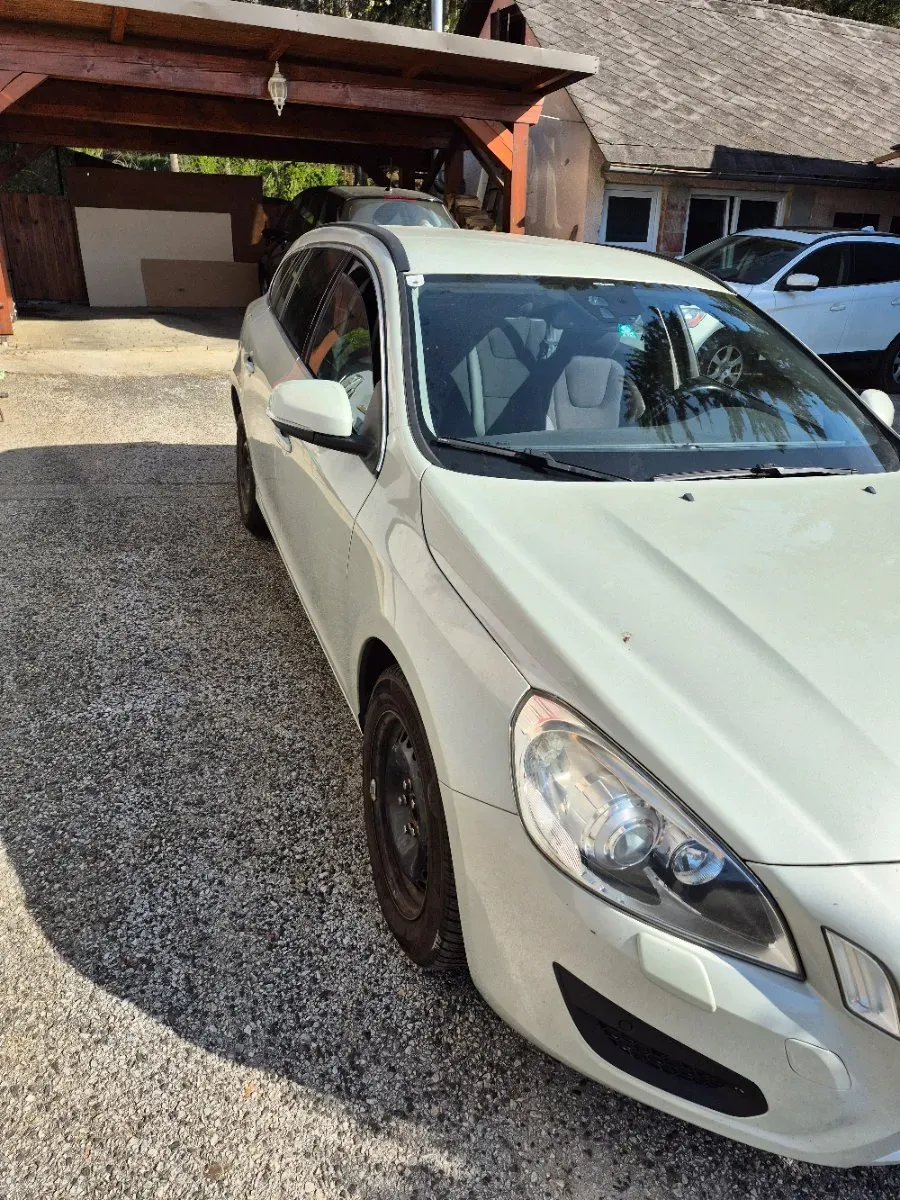 Volvo V60 2012 photo 2