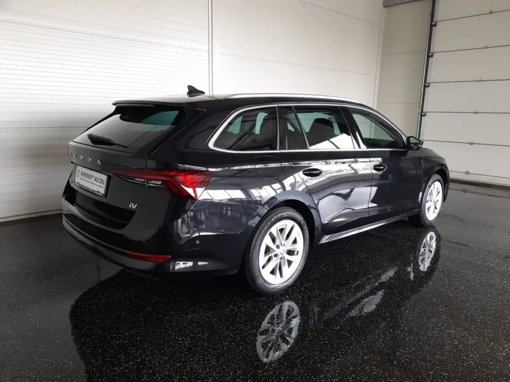 Skoda Octavia 2022 photo 2