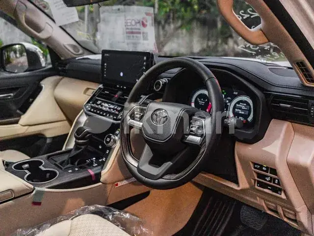 Toyota Land Cruiser Sahara 2026 photo 3