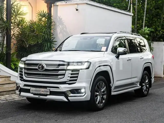 Toyota Land Cruiser Sahara 2026 photo 2