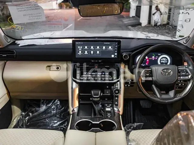 Toyota Land Cruiser Sahara 2026 photo 4
