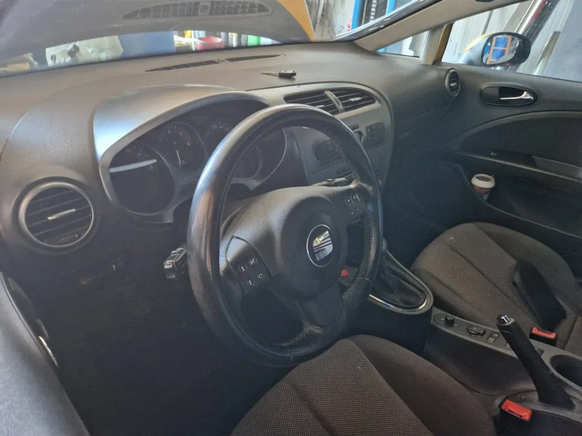 Seat Leon 2006 photo 2