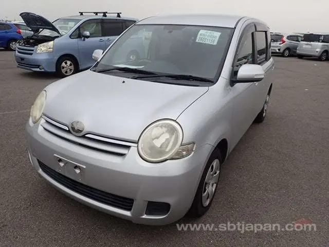 Toyota Sienta 2009 photo 2