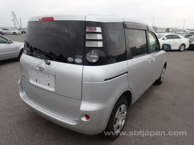 Toyota Sienta 2009 photo 4
