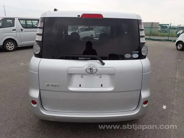 Toyota Sienta 2009 photo 5