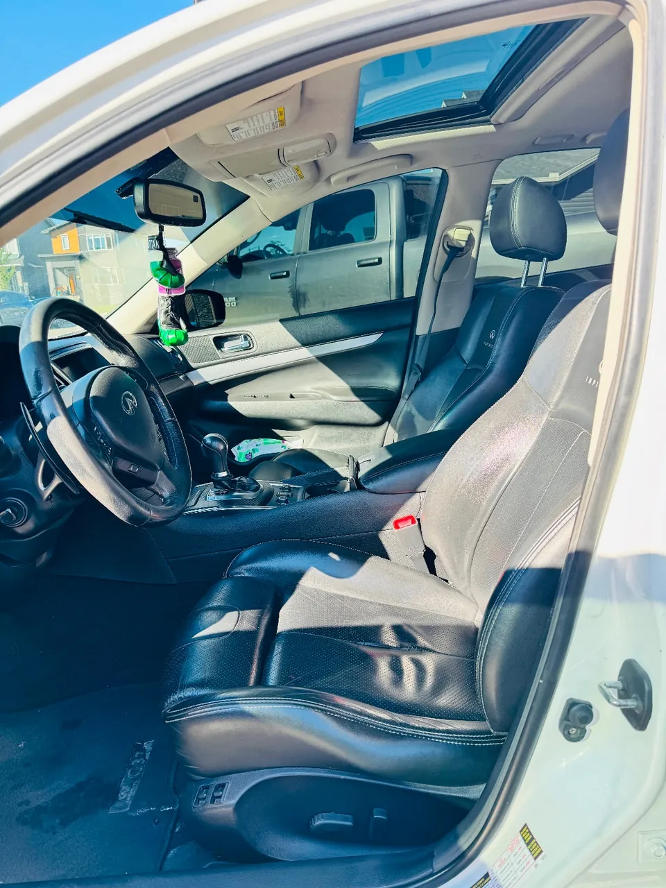 Infiniti G37X 2013 photo 4