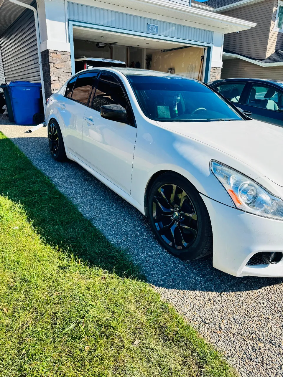 Infiniti G37X 2013 photo 3