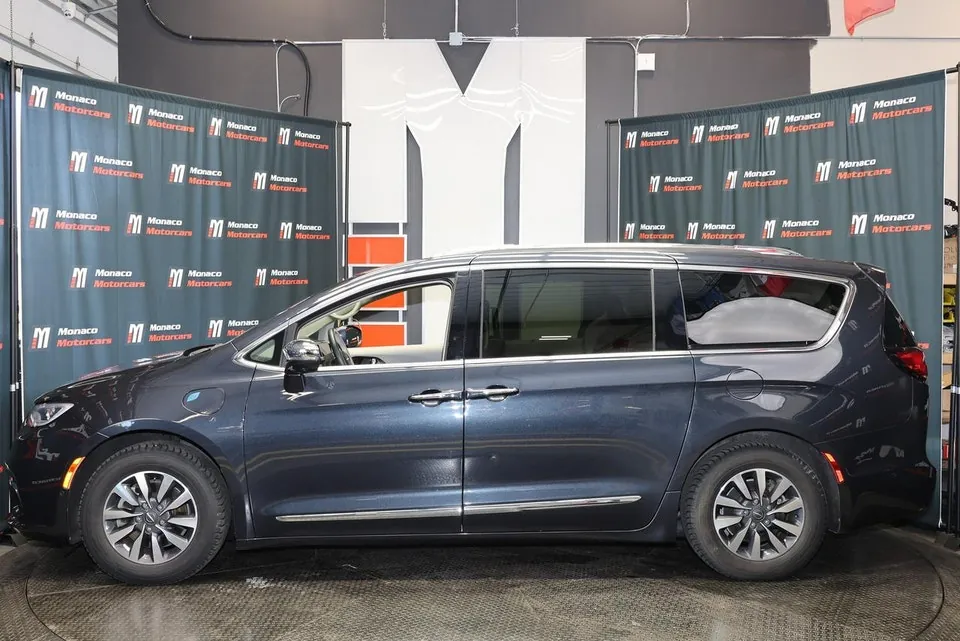 Chrysler Pacifica 2021 photo 3