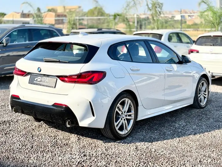 BMW 118D 2023 photo 4