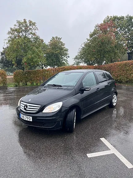 Mercedes-Benz B180