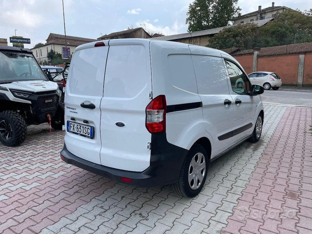 Ford Transit Courier 2019 photo 5