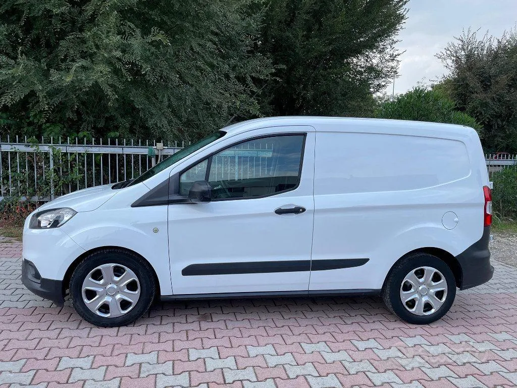 Ford Transit Courier 2019 photo 2